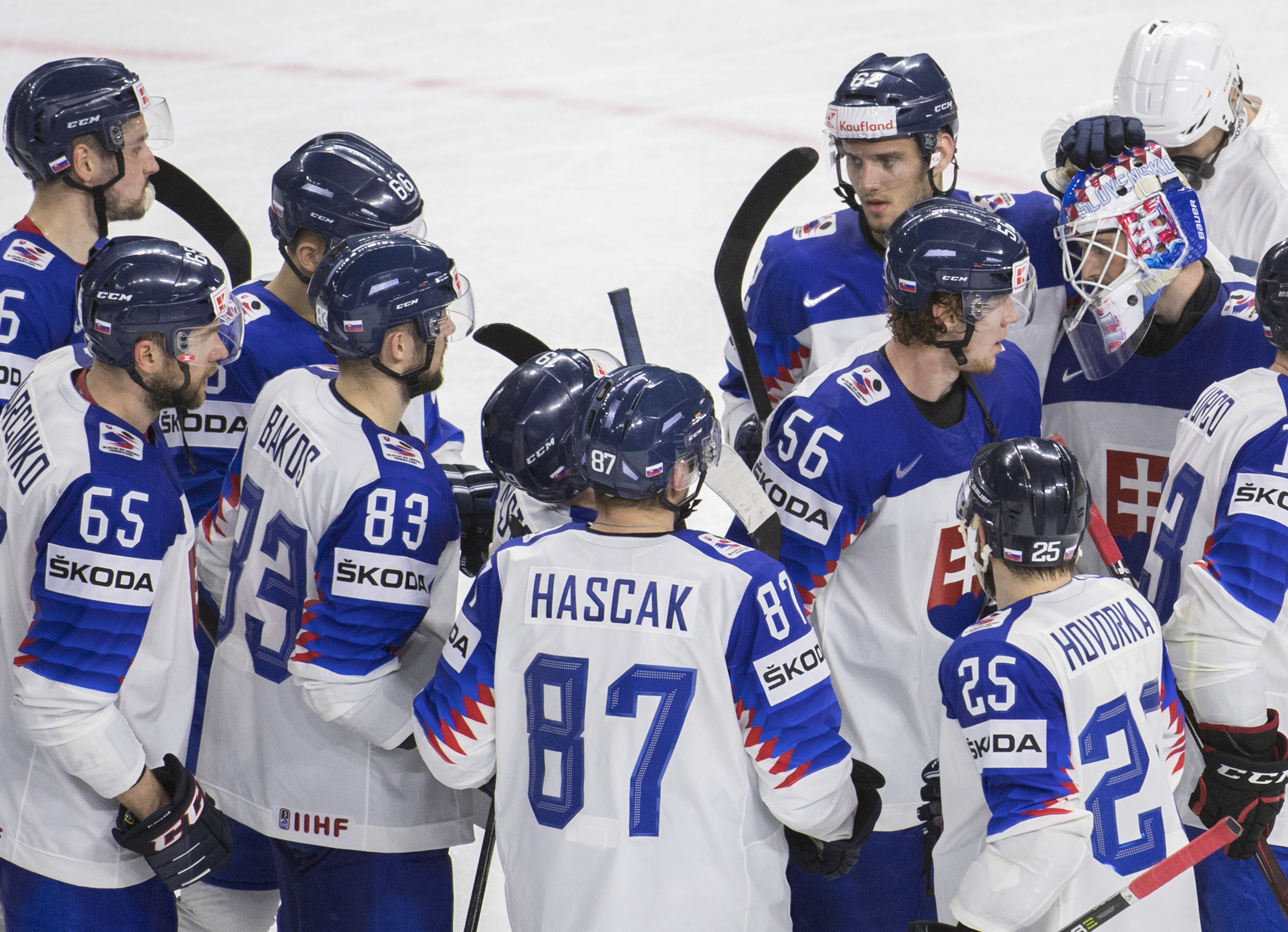 Radosť slovenských hokejistov po výhre nad Rakúskom
