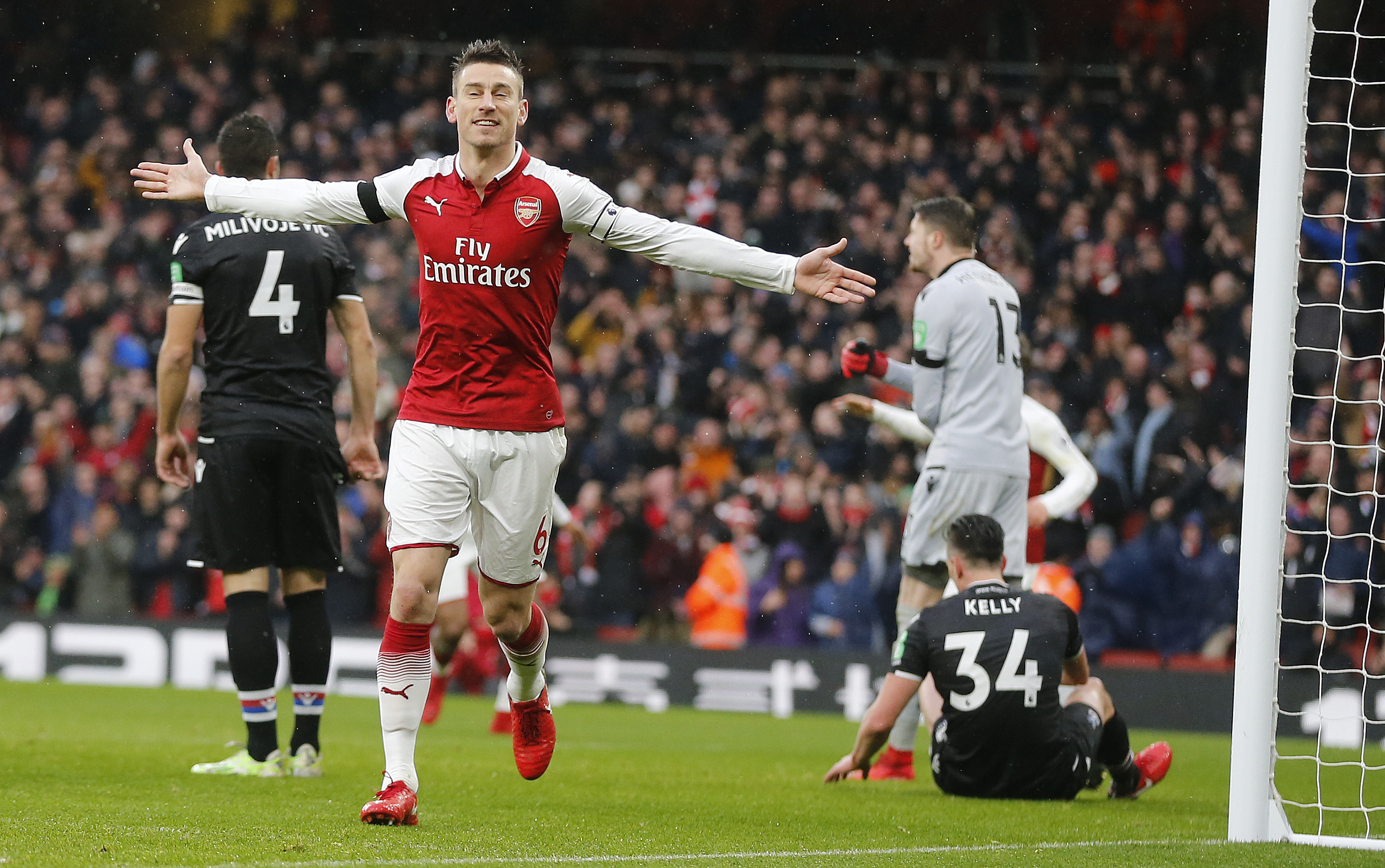 Laurent Koscielny si po operácii minimálne pol roka nezahrá