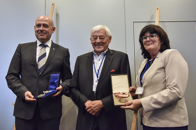 Jozef Golonka venoval múzeu SOV dve olympijské medaily