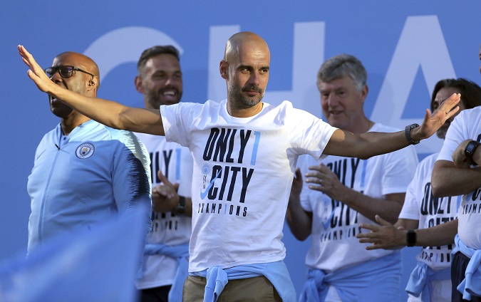 Pep Guardiola predĺžil zmluvu s Manchestrom City do roku 2021