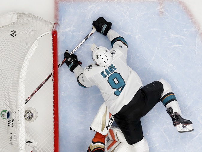Evander Kane podpísal so San Jose Sharks sedemročný kontrakt