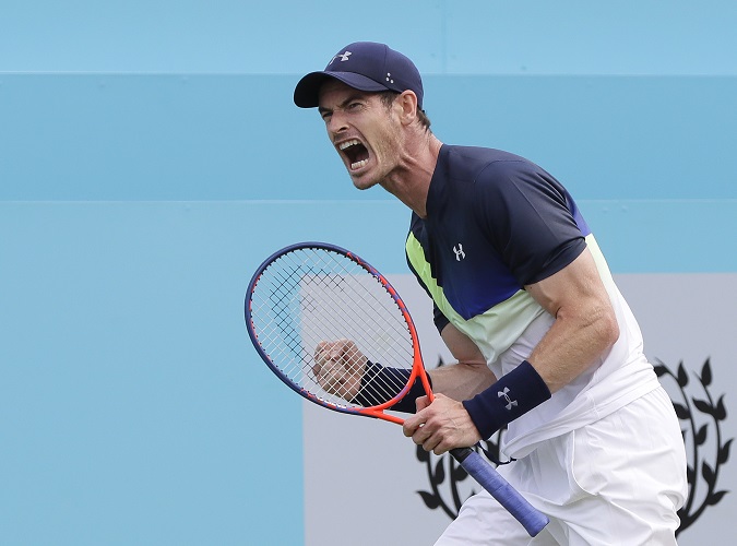 Andy Murray sa po takmer ročnej prestávke vrátil na turnaji v londýnskom Queen's Clube