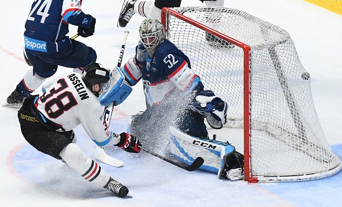  HC '05 iClinic Banská Bystrica a kanadský hokejový útočník Guillaume Asselin sa dohodli na pokračovaní spolupráce