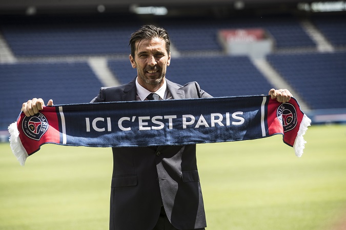 Gianluigiho Buffona v pondelok oficiálne predstavili ako novú posilu Paríža St. Germain