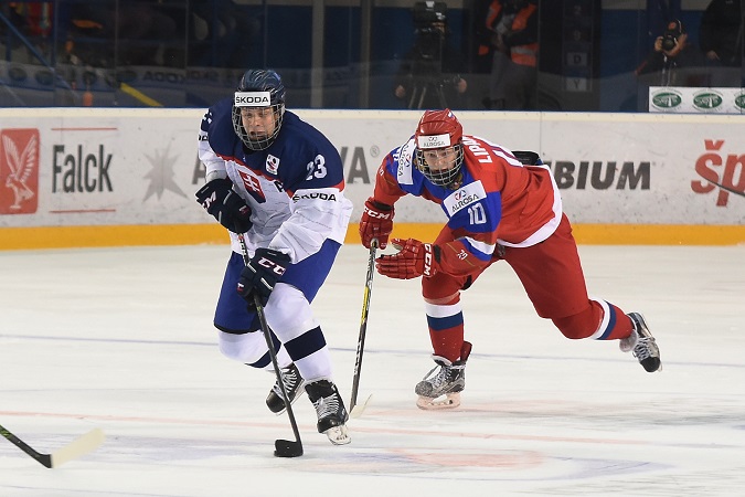 Slovan Bratislava podpísal zmluvy s dvojicou mladých hokejistov Adamom Liškom a Máriom Lunterom