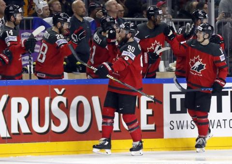 Kanadskí hokejisti atakujú v medailovej bilancii Rusko
