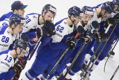 Slovenskí hokejisti po prehre so Švajčiarskom