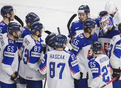 Radosť slovenských hokejistov po výhre nad Rakúskom