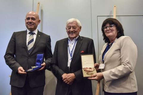 Jozef Golonka venoval múzeu SOV dve olympijské medaily