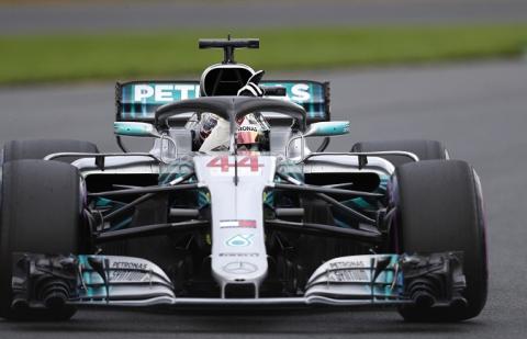 Lewis Hamilton predĺžil zmluvu s Mercedesom do roku 2020
