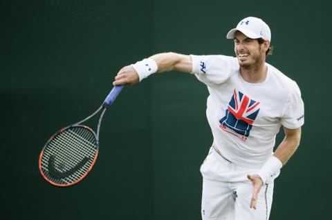 Andy Murray sa po takmer ročnej prestávke vráti na turnaji ATP v londýnskom Queen's Clube