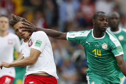 Futbalisti Poľska po nešťastných góloch prehrali so Senegalom
