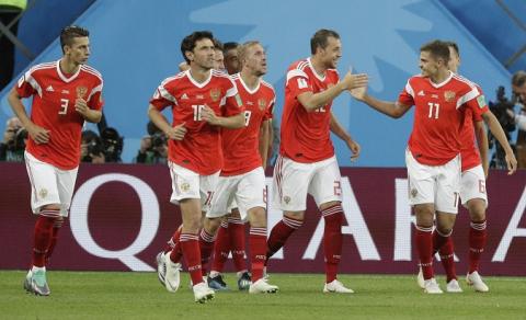 Ruskí futbalisti po výhre nad Egyptom mieria do osemfinále