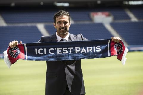 Gianluigiho Buffona v pondelok oficiálne predstavili ako novú posilu Paríža St. Germain