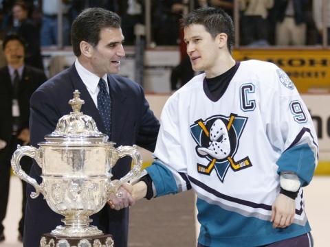 Anaheim Ducks vyvesí pod strop haly dresy útočníka Paula Kariyu a obrancu Scotta Niedermayera