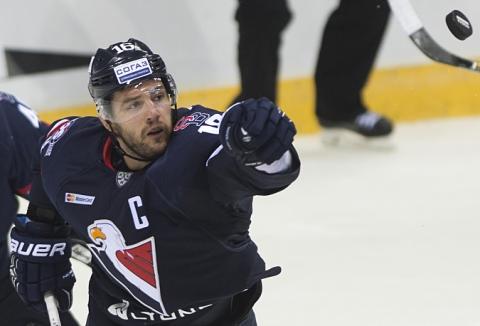 Kapitán HC Slovan Bratislava Andrej Meszároš bude pokračovať v klube aj v nasledujúcej sezóne