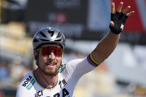 Peter Sagan triumfoval v 2. etape 105. ročníka Tour de France